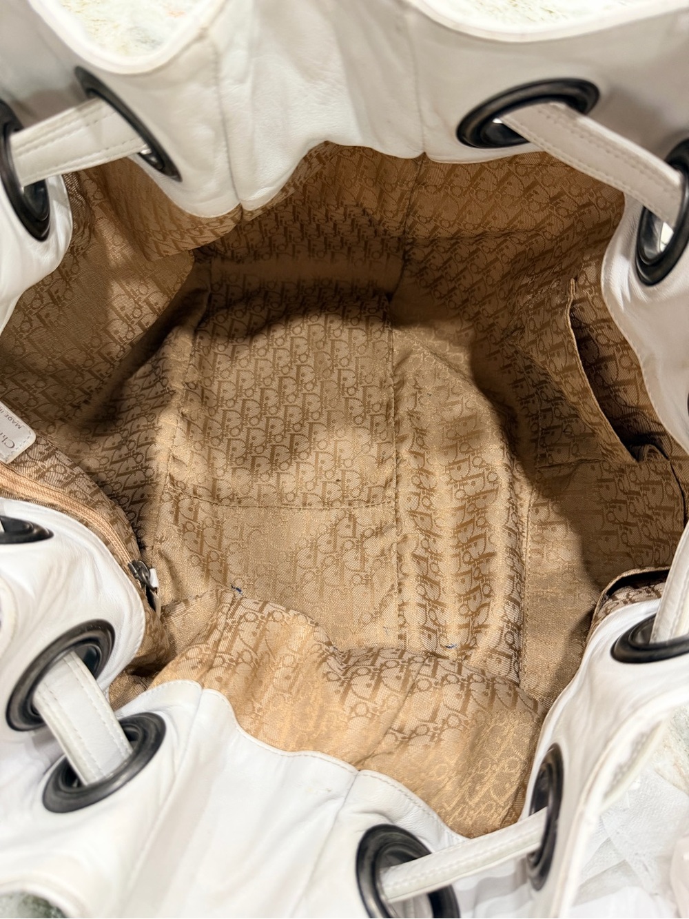 Dior Authentic White Quilted Bucket Bag with D Logo Charm - Picture 11 of 14